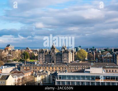 George Heriots Schulgebäude mit Blick über Dächer, Schottland, Großbritannien Stockfoto