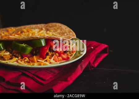 Quesadilla mit Tomaten und Olivenöl, Pfeffer und Knoblauch Stockfoto