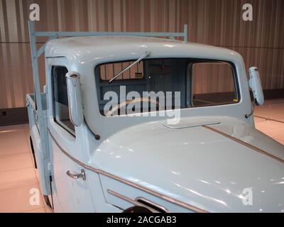 1947 Nissan TAMA Pickup Truck an der Nissan Global Headquarters Galerie Stockfoto