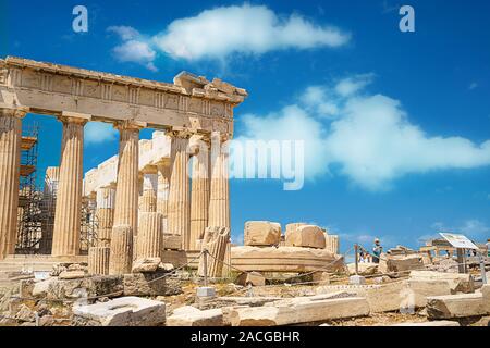 Antike Tempel Parthenon in Athen Griechenland Akropolis auf einem hellen Hintergrund des blauen Himmels. Die besten Reiseziele. Stockfoto