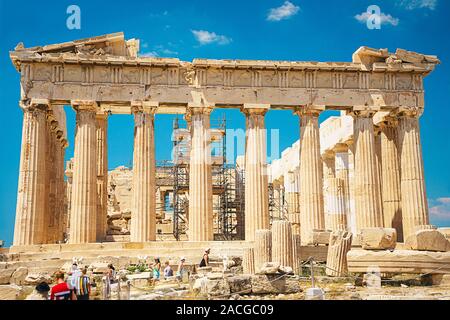 Antike Tempel Parthenon in Athen Griechenland Akropolis auf einem hellen Hintergrund des blauen Himmels. Die besten Reiseziele. Stockfoto