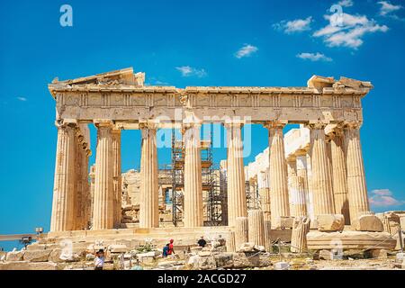 Antike Tempel Parthenon in Athen Griechenland Akropolis auf einem hellen Hintergrund des blauen Himmels. Die besten Reiseziele. Stockfoto