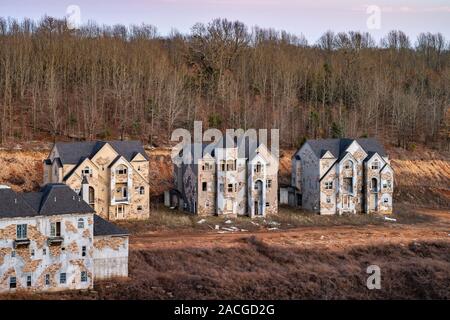 Verlassene McMansions - Indian Ridge Resort Gemeinschaft in Branson Stockfoto