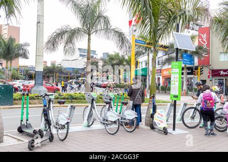 LIMA, PERU - September 08 th 2019: Alternative Transportmittel für die Bewohner der Stadt Lima in Peru Stockfoto