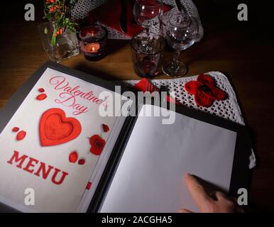 Saint Valentine Tabelle bereit für ein paar Liebhaber Stockfoto