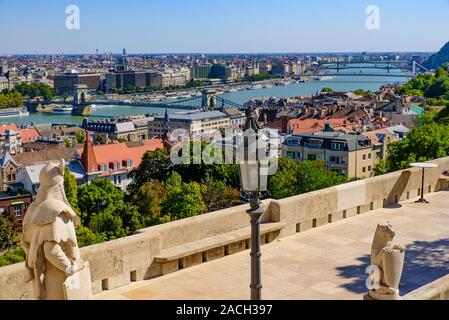 Luftaufnahme von Széchenyi Kettenbrücke über die Donau verbindet Buda und Pest, Budapest, Ungarn Stockfoto