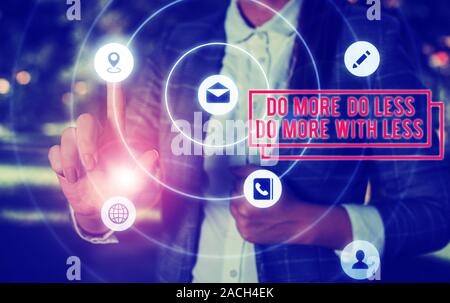 Handschrift Text schreiben Sie Mehr tun Weniger Mehr Möglichkeiten mit weniger. Konzeptionelle Foto arbeiten nicht harte Arbeit smart eindeutig sein. Stockfoto