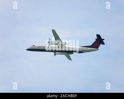 Air Canada de Havilland Canada Dash 8-400 Passagierflieger fliegen. Stockfoto