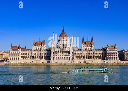 Parlamentsgebäude an den Ufern der Donau, Budapest, Ungarn