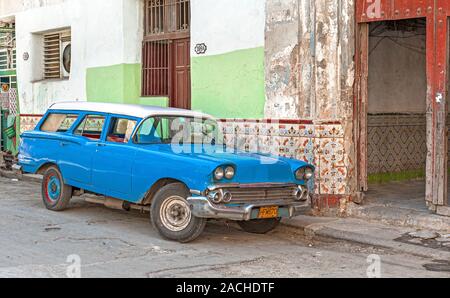 Antike blau Chev Station Wagon in Havanna, Kuba Stockfoto