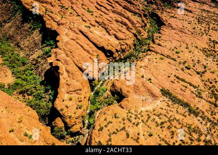 Von oben nach unten Blick aus einem Hubschrauber des Kings Canyon und die umliegenden George Gill reicht in der entlegenen nördlichen Gebiet im Zentrum von Australien. Stockfoto