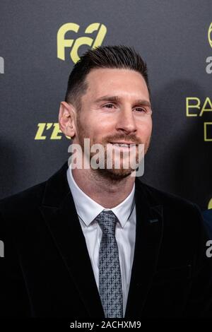 Paris, Frankreich. 2. Dez, 2019. Barcelonas Argentinischer vorwärts Lionel Messi kommt der Ballon d'Or 2019 Preisverleihung im Theatre du Chatelet in Paris, Frankreich, Dez. 2, 2019 zu besuchen. Credit: Aurelien Morissard/Xinhua/Alamy leben Nachrichten Stockfoto