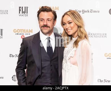 New York, NY - Dezember 2, 2019: Jason Sudeikis und Olivia Wilde das IFP 29. jährliche Gotham Independent Film Awards, die Cipriani Wall Street teilnehmen Stockfoto