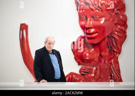 Hamburg, Deutschland. 29 Nov, 2019. Sammler Harald Falckenberg, in seiner Sammlung anlässlich einer Pressekonferenz anlässlich des 25. Jahrestages der Sammlung Falckenberg enthalten. Der Hamburger Unternehmer und Rechtsanwalt Harald Falckenberg legte den Grundstein für die Sammlung im Jahr 1994. Credit: Daniel Reinhardt/dpa/Alamy leben Nachrichten Stockfoto