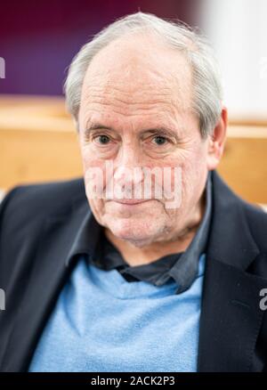 Hamburg, Deutschland. 29 Nov, 2019. Sammler Harald Falckenberg, in seiner Sammlung anlässlich einer Pressekonferenz anlässlich des 25. Jahrestages der Sammlung Falckenberg enthalten. Der Hamburger Unternehmer und Rechtsanwalt Harald Falckenberg legte den Grundstein für die Sammlung im Jahr 1994. Credit: Daniel Reinhardt/dpa/Alamy leben Nachrichten Stockfoto