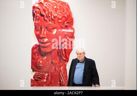 Hamburg, Deutschland. 29 Nov, 2019. Sammler Harald Falckenberg, in seiner Sammlung anlässlich einer Pressekonferenz anlässlich des 25. Jahrestages der Sammlung Falckenberg enthalten. Der Hamburger Unternehmer und Rechtsanwalt Harald Falckenberg legte den Grundstein für die Sammlung im Jahr 1994. Credit: Daniel Reinhardt/dpa/Alamy leben Nachrichten Stockfoto