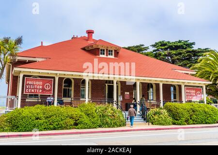 Feb 10, 2019 San Francisco/CA/USA - Presidio Visitor Center Gebäude, auf der Parade in Presidio Park Stockfoto