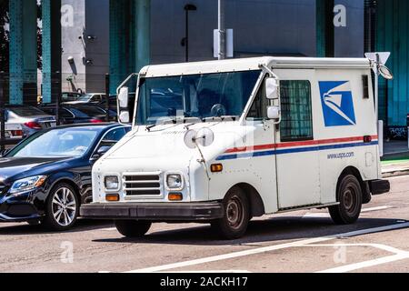 Feb 10, 2019 San Francisco/CA/USA - USPS Fahrzeug die Lieferungen in San Francisco Stockfoto