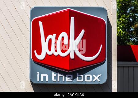 13 Aug, 2019 Santa Clara/CA/USA - Jack in der Box an einem ihrer Standorte in South San Francisco Bay Area. Stockfoto