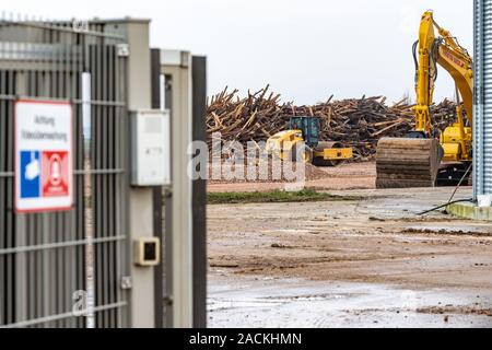 Aiterhofen, Deutschland. 02 Dez, 2019. Das ehemalige Gelände der Firma Bayern-Ei. Fünf Jahre nach dem Skandal um die Niederbayerische Firma Bayern-Ei, die legehenne Anlage abgerissen wurde. Die Website an einen privaten Investor aus dem Bezirk verkauft worden, sagte ein Sprecher der Kreisverwaltung. Foto: Armin Weigel/dpa/Alamy leben Nachrichten Stockfoto