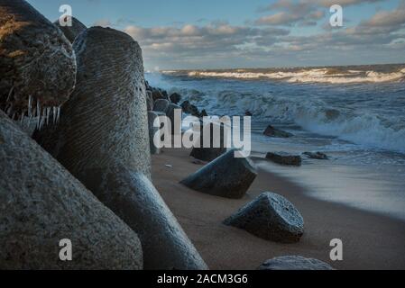 Port Norden Maulwurf im Winter, Liepaja, Lettland. Stockfoto