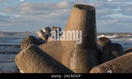 Port Norden Maulwurf im Winter, Liepaja, Lettland. Stockfoto