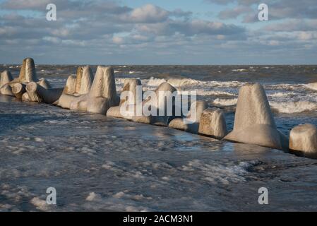 Port Norden Maulwurf im Winter, Liepaja, Lettland. Stockfoto