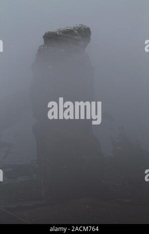 Helgoland lange Anna im Nebel Stockfoto