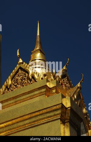 Goldenen Chedi vor dem Pantheon, Wat Phra Kaeo, Großer Palast, Bangkok, Thailand, Asien Stockfoto