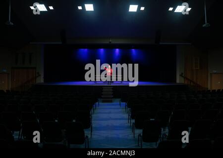 Jugendliche proben im Theater Stockfoto