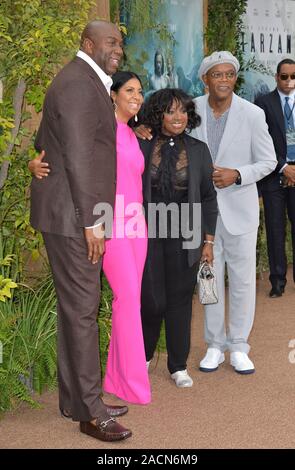 LOS ANGELES, Ca. Juni 27, 2016: Earvin Magic Johnson & Frau Cookie Johnson mit Schauspieler Samuel L. Jackson & Frau Schauspielerin LaTanya Richardson Jackson bei der Weltpremiere von "Die Legende von Tarzan' an der Dolby Theater, Hollywood. © 2016 Paul Smith/Featureflash Stockfoto