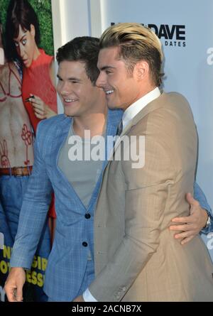 LOS ANGELES, Ca. Juni 29, 2016: Schauspieler Zac Efron & Adam Devine bei der Premiere von 'Mike und Dave brauchen Hochzeit Termine' im Cinerama Dome, Hollywood. © 2016 Paul Smith/Featureflash Stockfoto