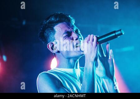 Kopenhagen, Dänemark. 02 Dez, 2019. Die Malaysische Sänger Alextbh führt ein Live Konzert bei Beta in Kopenhagen. (Foto: Gonzales Foto/Mathias KristensenAlamy Live News). Stockfoto