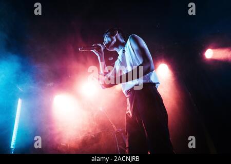 Kopenhagen, Dänemark. 02 Dez, 2019. Die Malaysische Sänger Alextbh führt ein Live Konzert bei Beta in Kopenhagen. (Foto: Gonzales Foto/Mathias KristensenAlamy Live News). Stockfoto