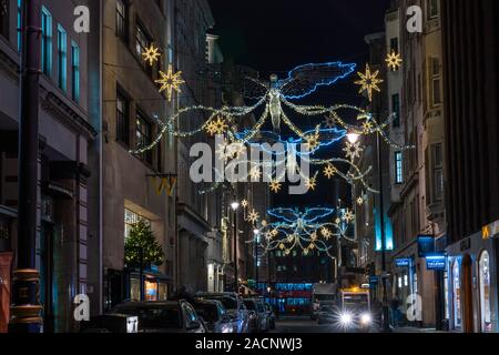 LONDON, UK, 01. Dezember 2019: Weihnachtsbeleuchtung in der Jermyn Street. Stockfoto