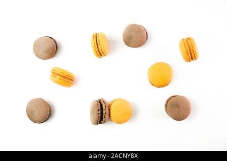 Makronen auf weißem Hintergrund top, bunte Makronen, selektiven Fokus. Stockfoto
