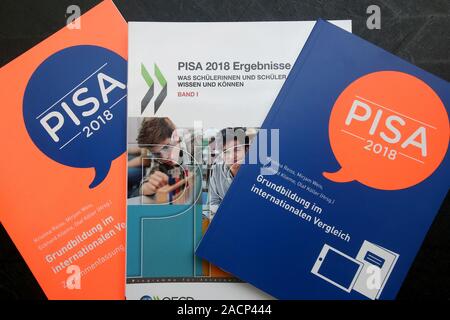 Berlin, Deutschland. 03 Dez, 2019. Vor der Bundespressekonferenz, die Ergebnisse der aktuellen OECD-PISA-Studie vorgestellt. Quelle: Wolfgang Kumm/dpa/Alamy leben Nachrichten Stockfoto