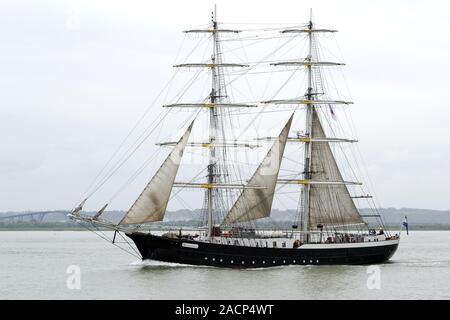 Mercedes: Niederländisch Backstein, zwei-master mit quadratischen Segel. Heimathafen: Amsterdam, Niederlande. Armada von Rouen. Auf der Seine bei Honfleur Stockfoto