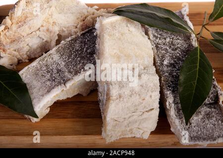 Scheiben von gesalzenem Kabeljau Stockfoto