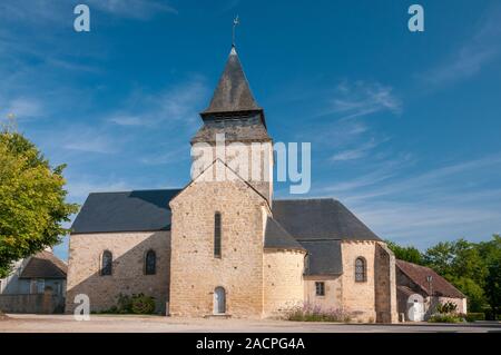 Kirche von Saint-Martin (11. Jh.) in Bessais-le-Fromental, Cher (18), Center-Val de la Loire, Frankreich. Stockfoto