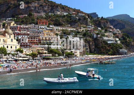 Positano vom Meer aus gesehen, Amalfiküste Stockfoto