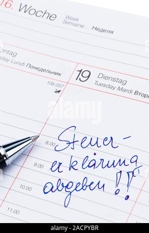 In Kalender Eintrag: Steuererklärung einreichen Stockfoto