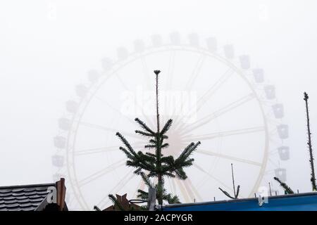 Winterdom im Nebel Stockfoto