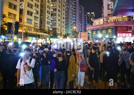 Hongkong, China. 01., Dezember 2019. Tausende von pro-demokratischen Demonstranten melden Sie den friedlichen Marsch von Tsim Sha Tsui, Hung Hom. Stockfoto