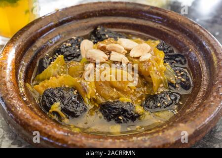 Tajine (Tajine mit Lamm und trockenpflaumen) Stockfoto