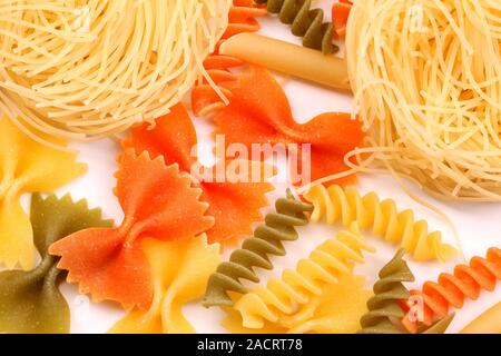 Nest Angelo und Farbe Pasta. Stockfoto