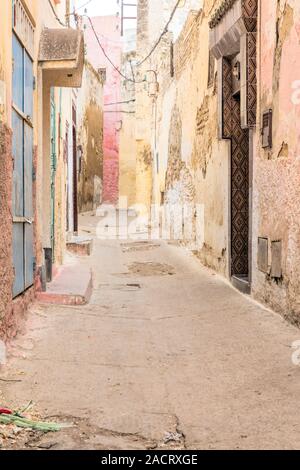 Gasse in der Altstadt von Meknes, Marokko Stockfoto