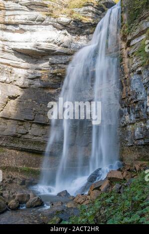 Le Grand Saut (60 m) Wasserfall, einem börsennotierten Weltnaturerbe im Jura (39), Frankreich Stockfoto