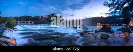 Mit Rheinfall Schloss Laufen, Schleitheim, Kanton Schaffhausen, Schweiz, Europa Stockfoto