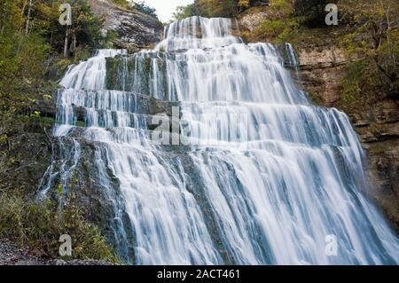 Eventail Wasserfall (65 m), einem börsennotierten Weltnaturerbe im Jura (39), Frankreich Stockfoto